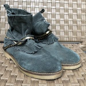 Coolway Gray Suede-like Moccasin Fringe Short Boot Sz 6